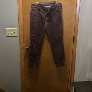 Universal thread 14 burgundy pant
